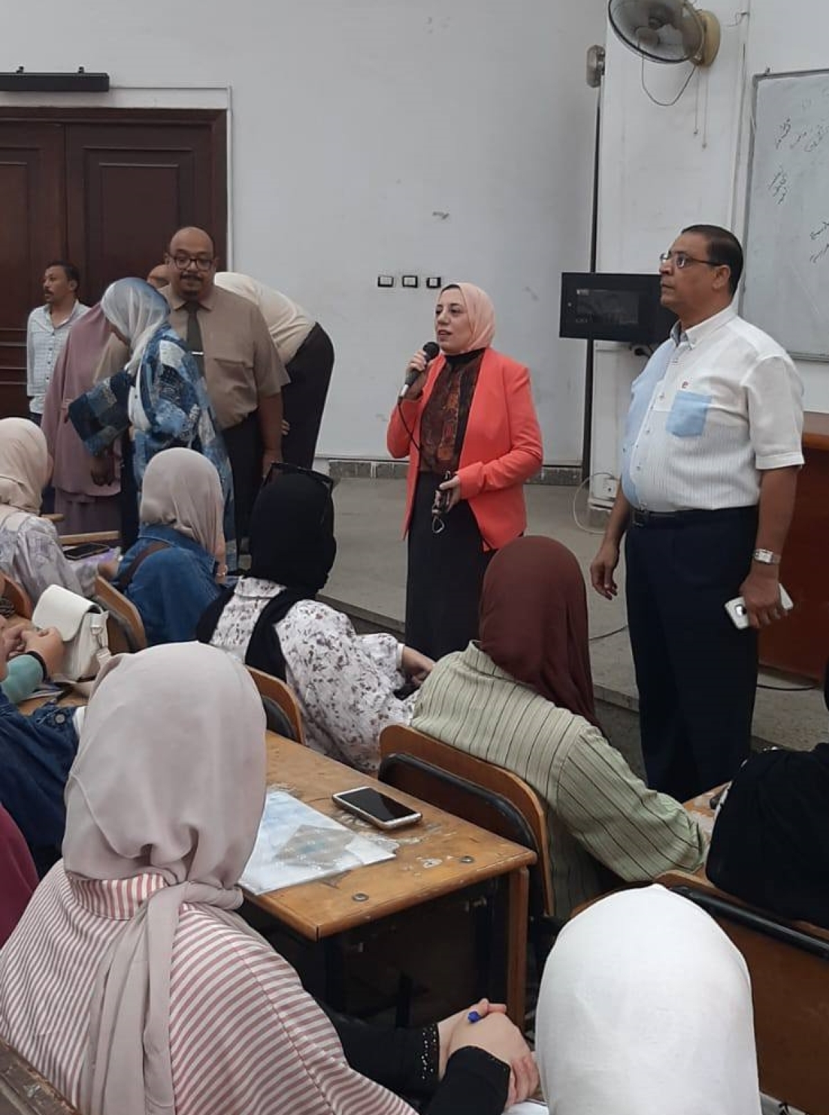 نائب رئيس جامعة بنها لشئون الدراسات العليا والبحوث  تتفقد سير العملية التعليمية بكليتي التربية