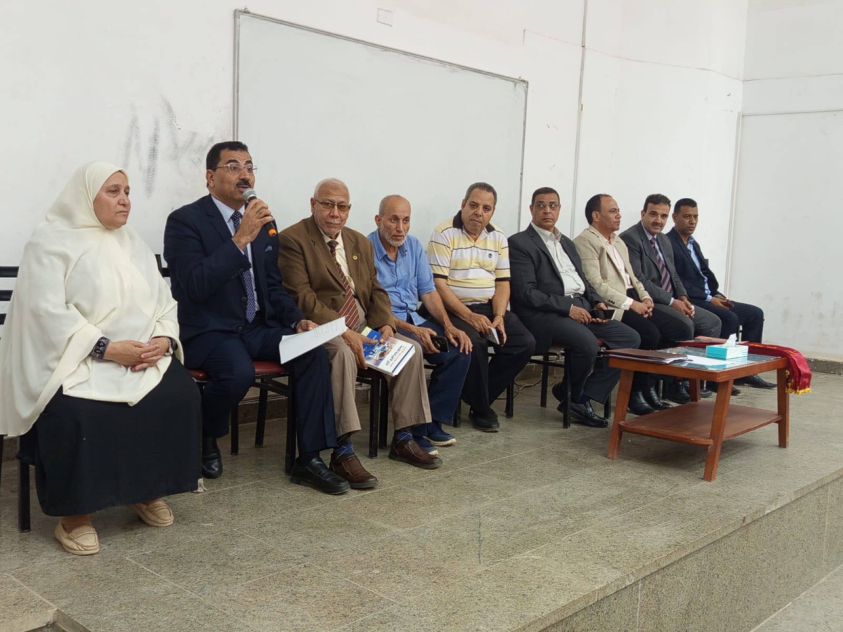 ندوة حوارية بعنوان ( المعلم : قدوة ونموذجاً ، قصة نجاح )