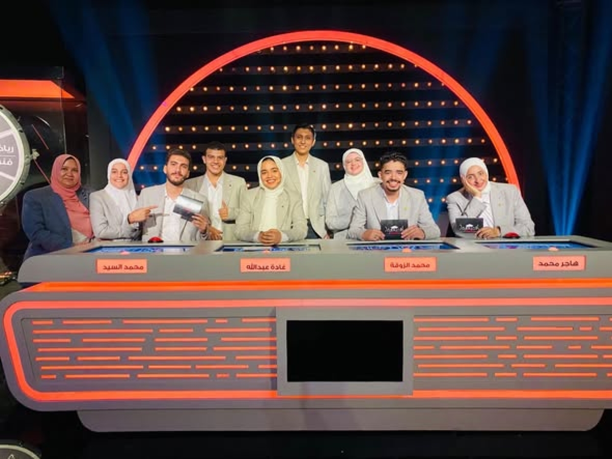 طلاب كلية التربية يشاركون في الموسم الثامن من برنامج عباقرة الجامعات